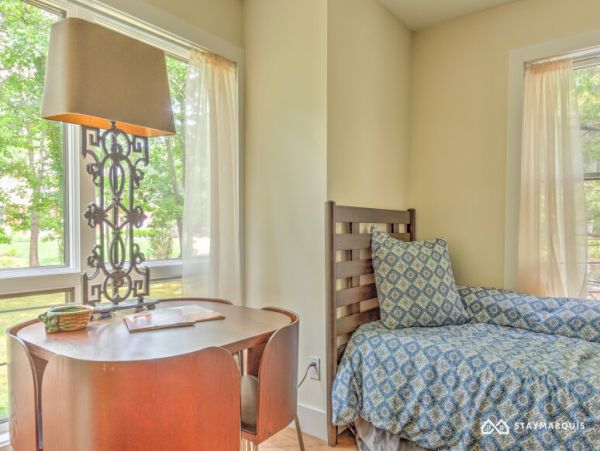 Hamptons Home 1020750