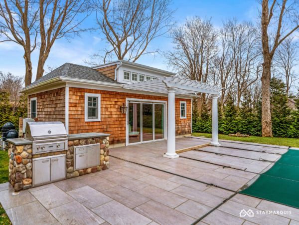 Hamptons Home 1020752
