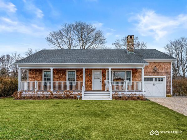 Hamptons Home 1020752