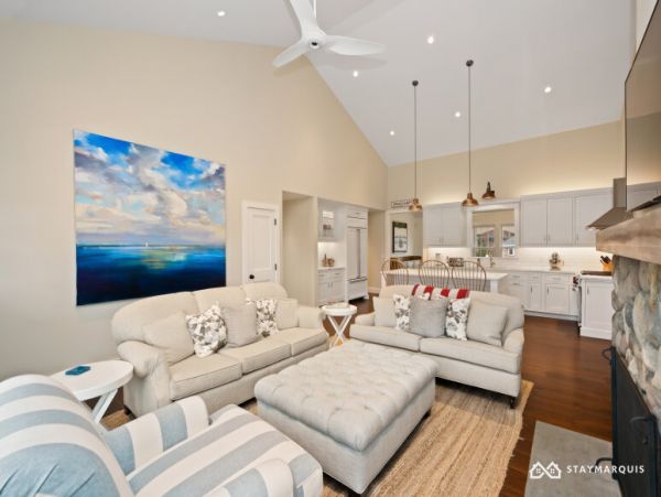 Hamptons Home 1020752