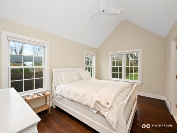 Hamptons Home 1020752