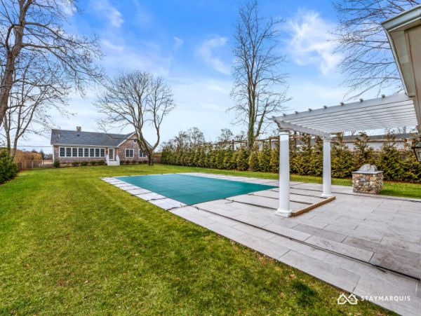 Hamptons Home 1020752
