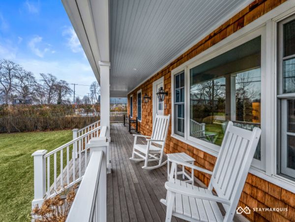 Hamptons Home 1020752