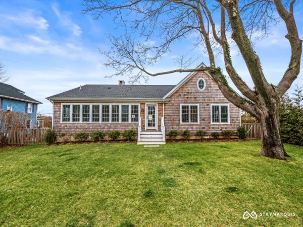 Hamptons Home 1020752