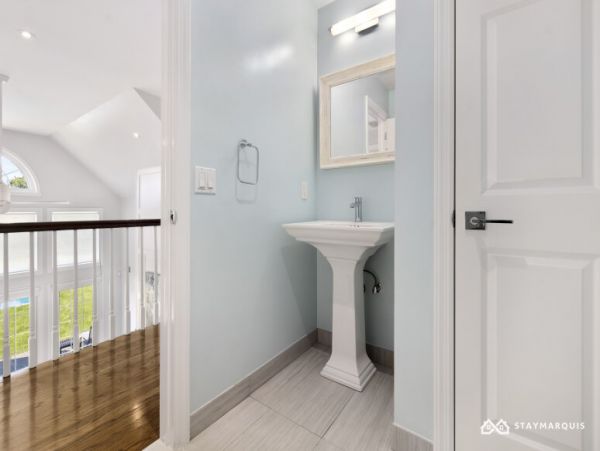 Hamptons Home 1020753