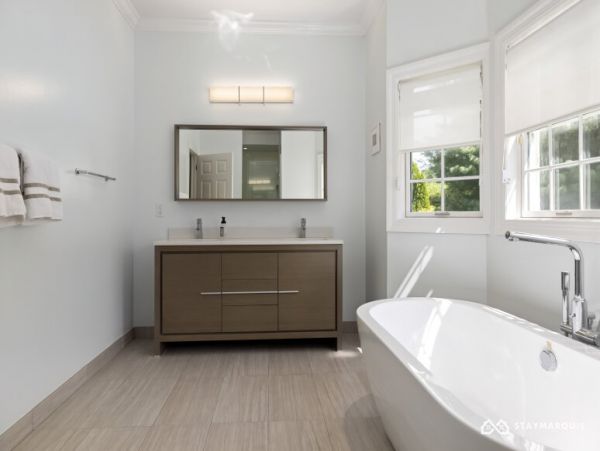 Hamptons Home 1020753