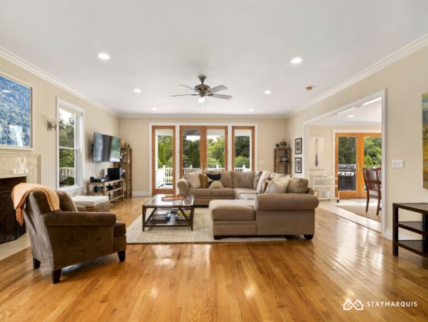 Hamptons Home 1020754