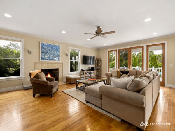 Hamptons Home 1020754