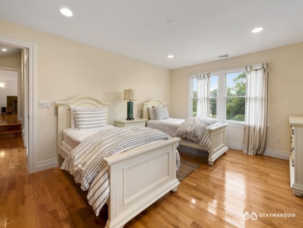Hamptons Home 1020754