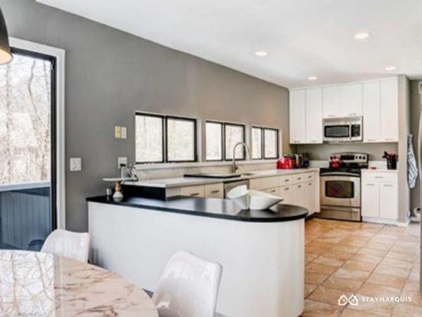 Hamptons Home 1020755
