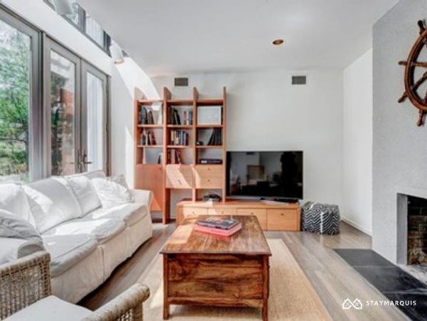 Hamptons Home 1020755