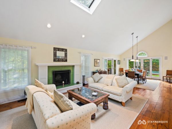 Hamptons Home 1020757