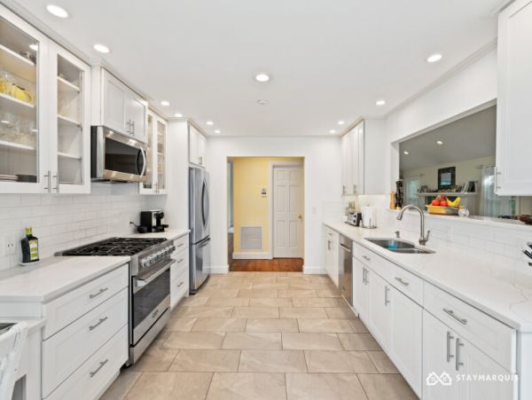 Hamptons Home 1020757