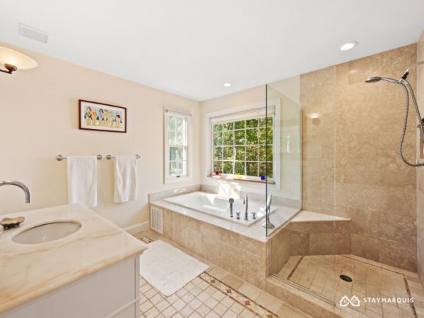 Hamptons Home 1020757