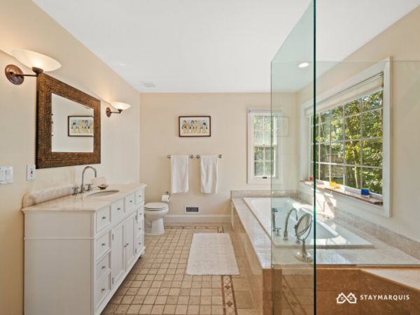 Hamptons Home 1020757