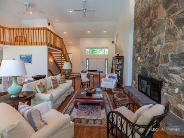 Hamptons Home 1020758