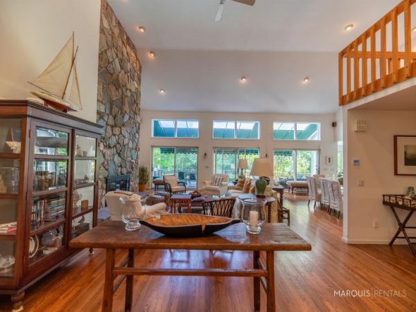 Hamptons Home 1020758