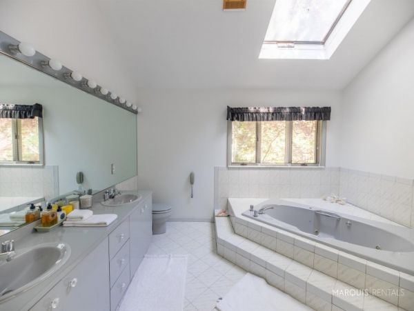 Hamptons Home 1020758