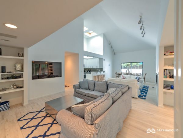 Hamptons Home 1020760