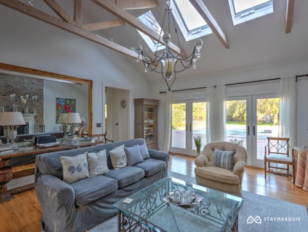 Hamptons Home 1020763
