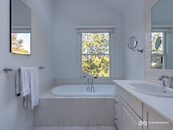 Hamptons Home 1020763