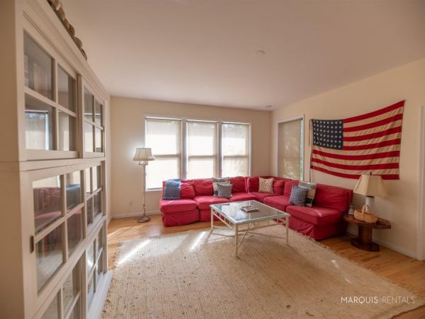 Hamptons Home 1020775