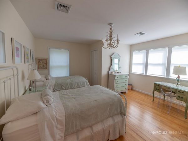 Hamptons Home 1020775