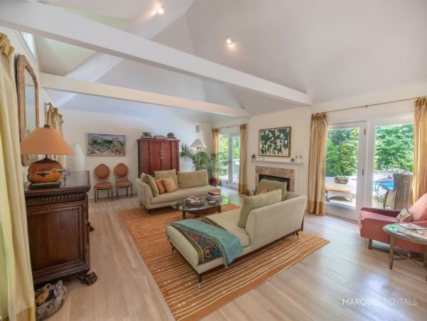 Hamptons Home 1020776