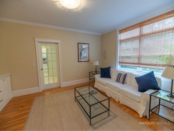 Hamptons Home 1020793