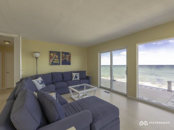 Hamptons Home 1020794