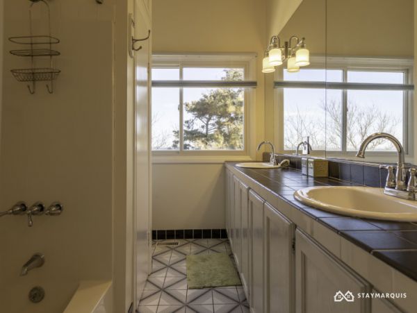 Hamptons Home 1020794