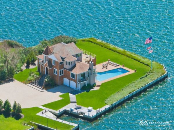 Hamptons Home 1020796