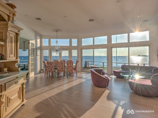 Hamptons Home 1020796