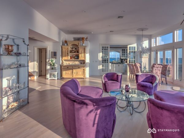 Hamptons Home 1020796