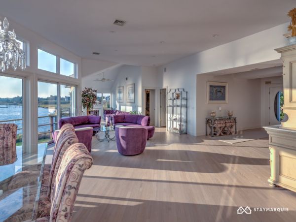 Hamptons Home 1020796