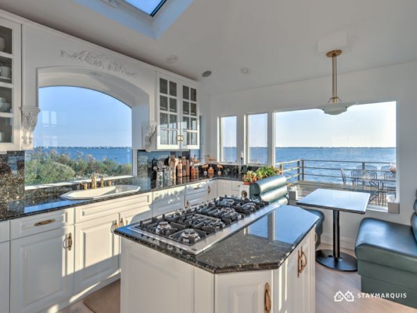 Hamptons Home 1020796