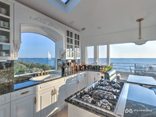 Hamptons Home 1020796