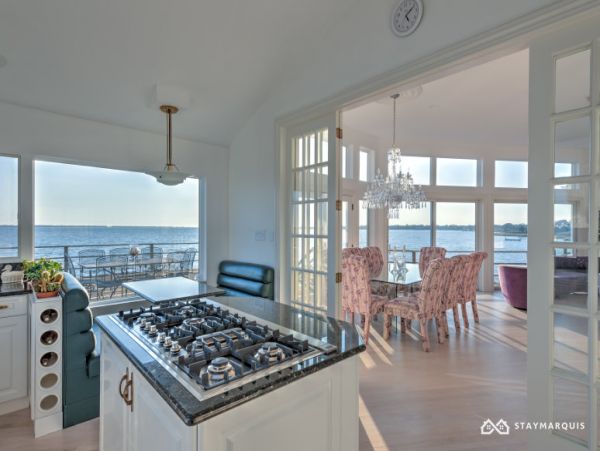 Hamptons Home 1020796