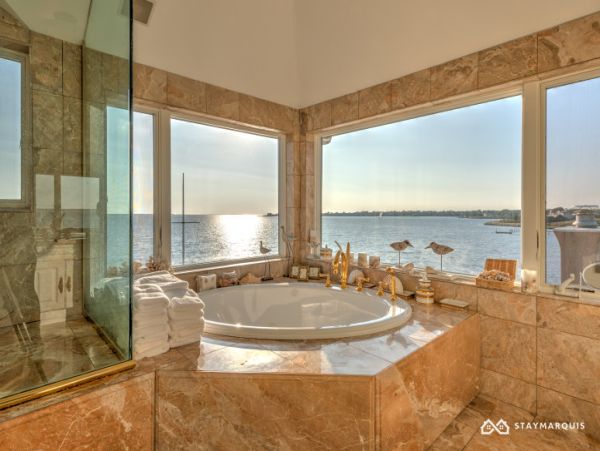 Hamptons Home 1020796