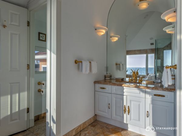 Hamptons Home 1020796
