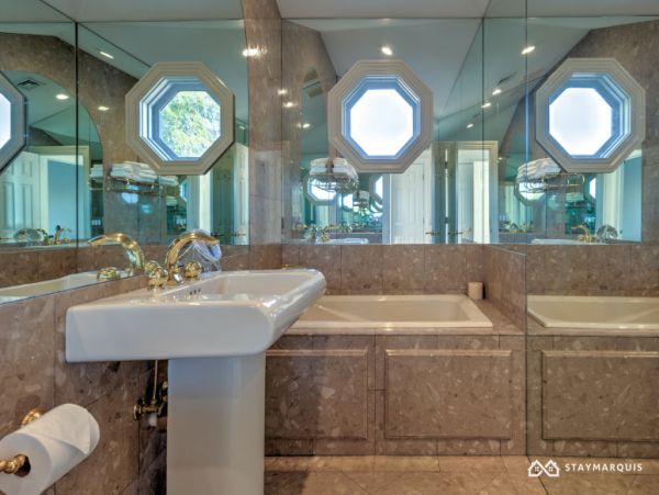 Hamptons Home 1020796