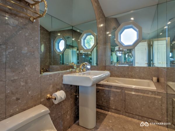 Hamptons Home 1020796