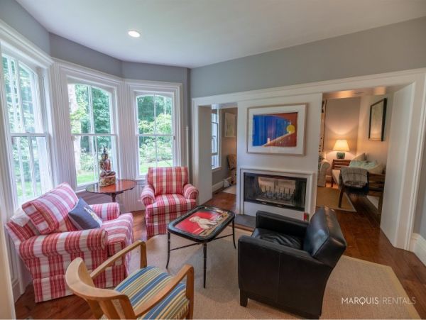 Hamptons Home 1020799