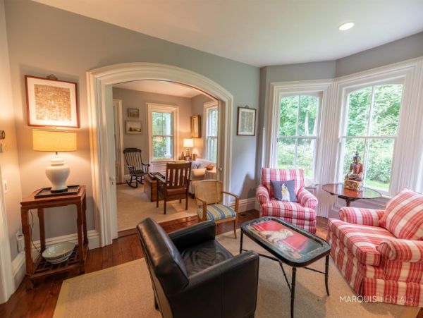 Hamptons Home 1020799