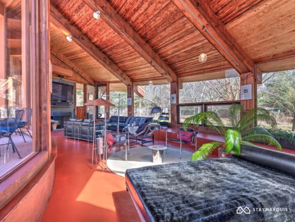 Hamptons Home 1020802