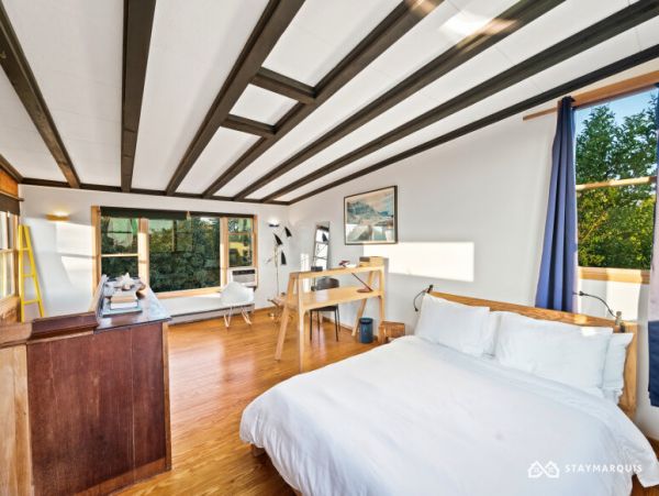 Hamptons Home 1020806