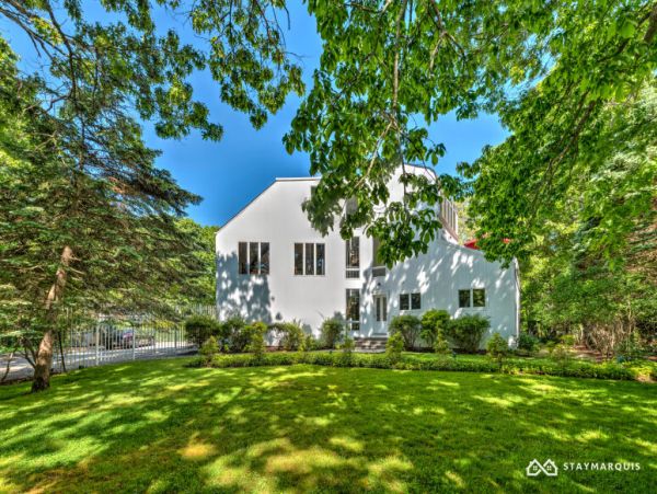 Hamptons Home 1020810