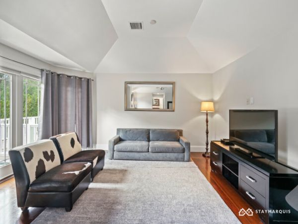 Hamptons Home 1020813