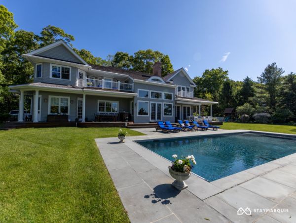 Hamptons Home 1020819