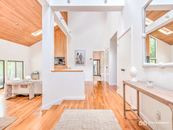 Hamptons Home 1020824
